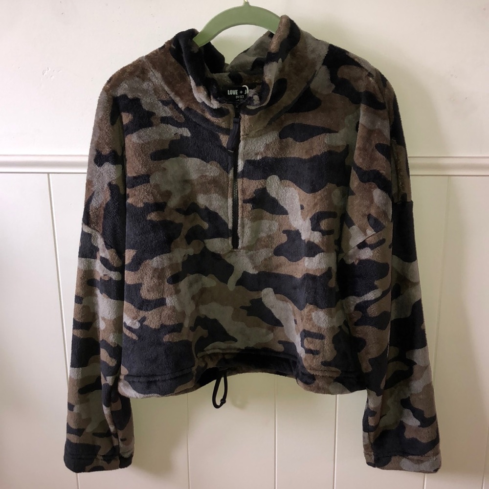 Cropped camo sweater